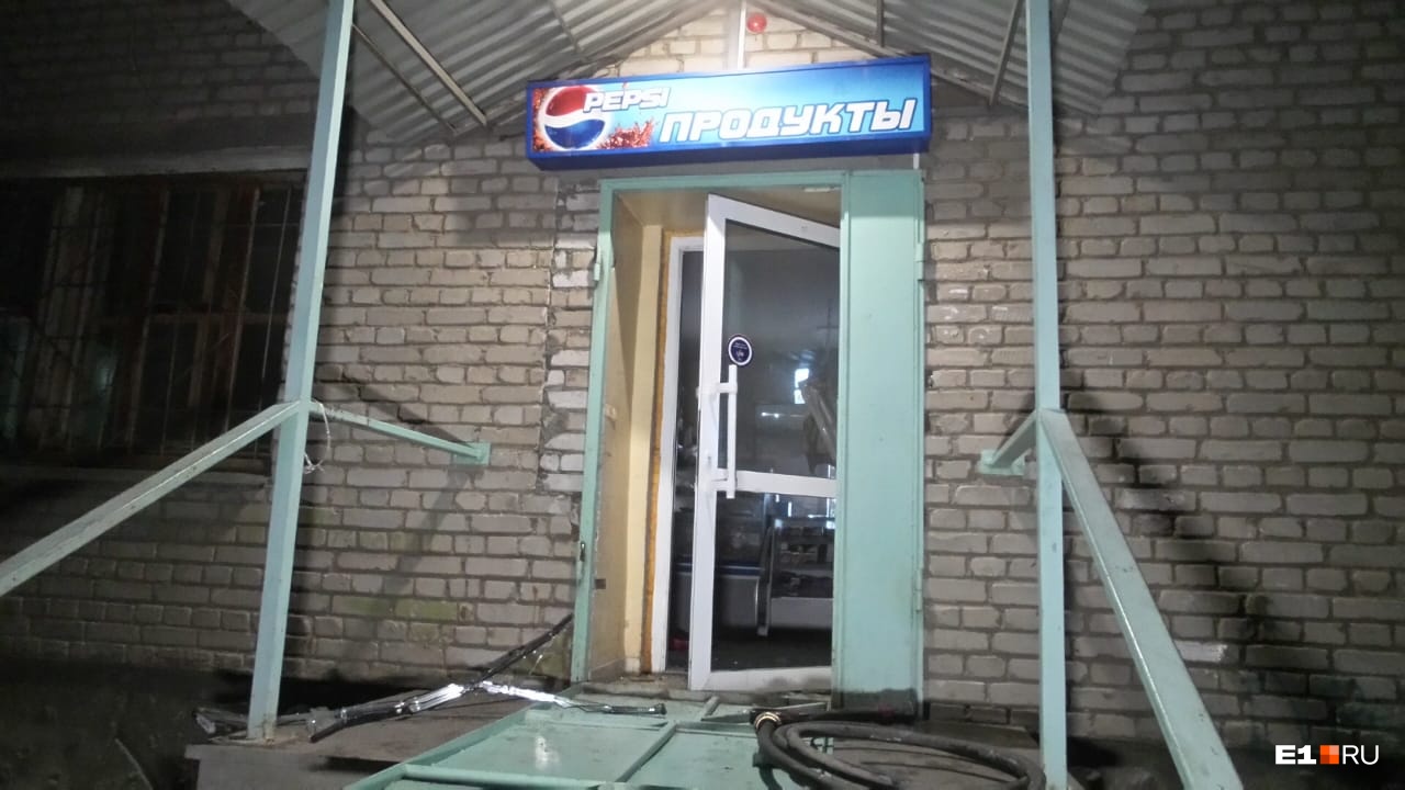 Покупатель угрожал поджогом: на Химмаше загорелся продуктовый магазин