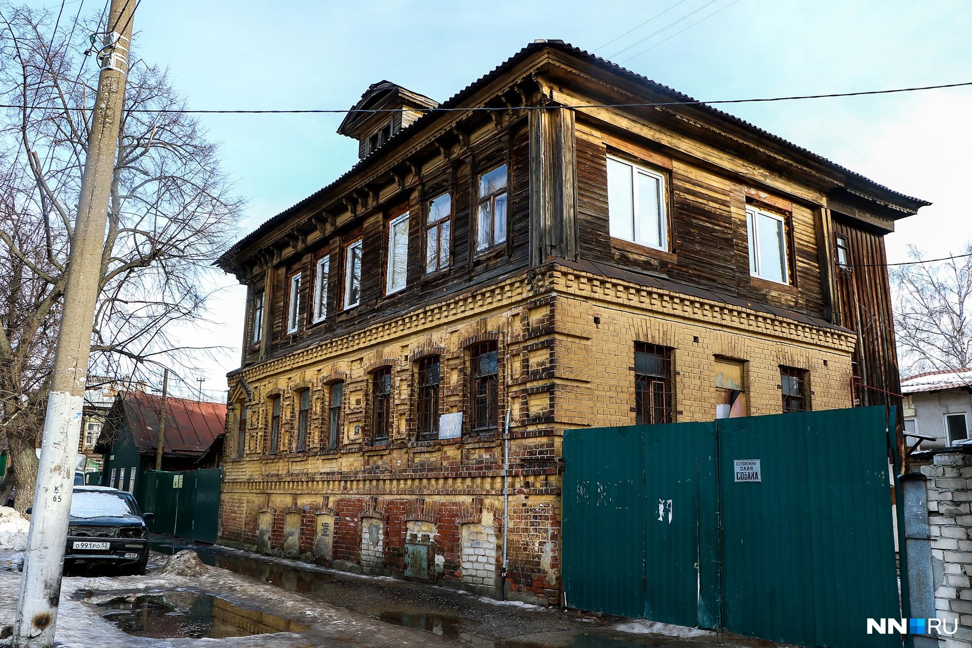 Именно в этом доме несколько лет жил будущий классик Именно в этом доме несколько лет жил будущий классик
