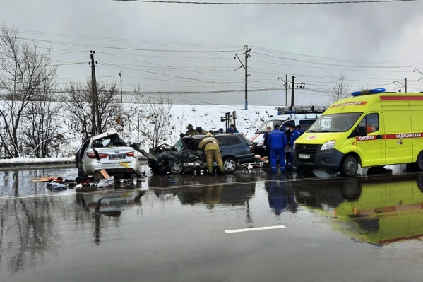 В больницу увезли 5-летнего мальчика, одиннадцатилетнюю девочку и двух взрослых В больницу увезли 5-летнего мальчика, одиннадцатилетнюю девочку и двух взрослых