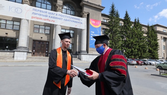 Уральских студентов обяжут носить маски во время учебы