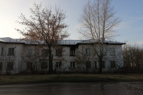 В этом доме сегодня утром произошло возгорание, опасность заключалась в том, что в нем есть газовое оборудование В этом доме сегодня утром произошло возгорание, опасность заключалась в том, что в нем есть газовое оборудование