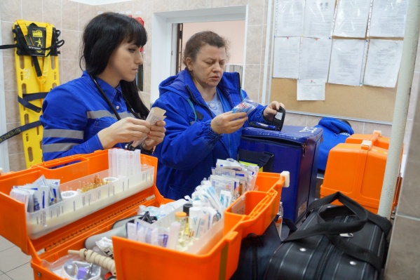 Медики ввели внутривенно гормональные и антигистаминные препараты пациентке, и ей стало лучше Медики ввели внутривенно гормональные и антигистаминные препараты пациентке, и ей стало лучше
