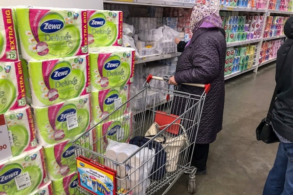 Продуктовые магазины будут работать. Так что если вы прямо сейчас несетесь в ближайший супермаркет, то можете притормозить Продуктовые магазины будут работать. Так что если вы прямо сейчас несетесь в ближайший супермаркет, то можете притормозить