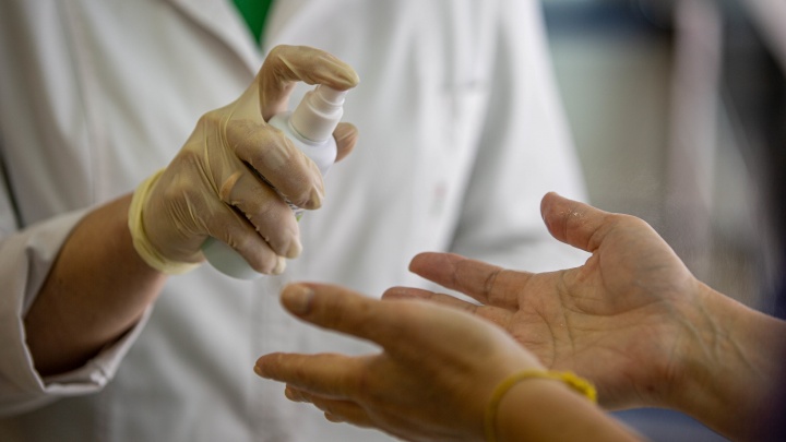 На Кубани за сутки выявили еще 2438 случаев заражения коронавирусом