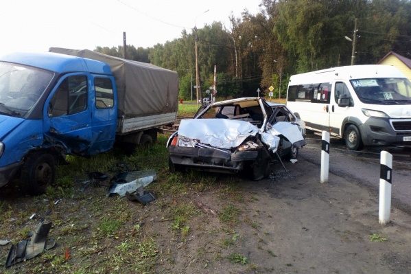 В салоне автомобиля ВАЗ находились подростки В салоне автомобиля ВАЗ находились подростки