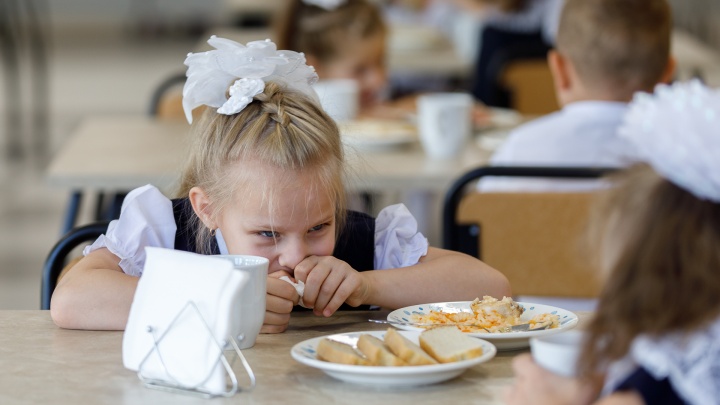 А ваш ребенок ест правильно? Диетологи — о том, каким должен быть идеальный рацион школьников