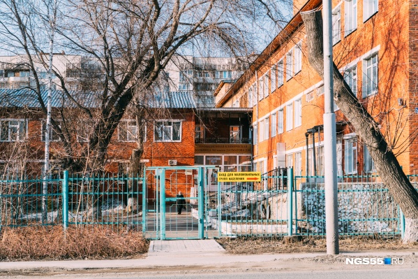 Подтверждения выписки ещё троих выздоровевших ждали с самого утра Подтверждения выписки ещё троих выздоровевших ждали с самого утра