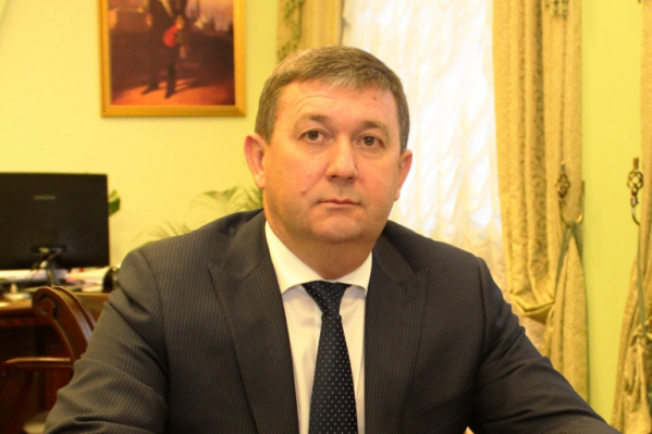 Медведев брал взятку у руководителя местного рынка Медведев брал взятку у руководителя местного рынка