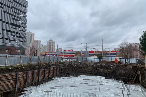 Так выглядит стройплощадка на углу Академика Шварца и 8 Марта Так выглядит стройплощадка на углу Академика Шварца и 8 Марта