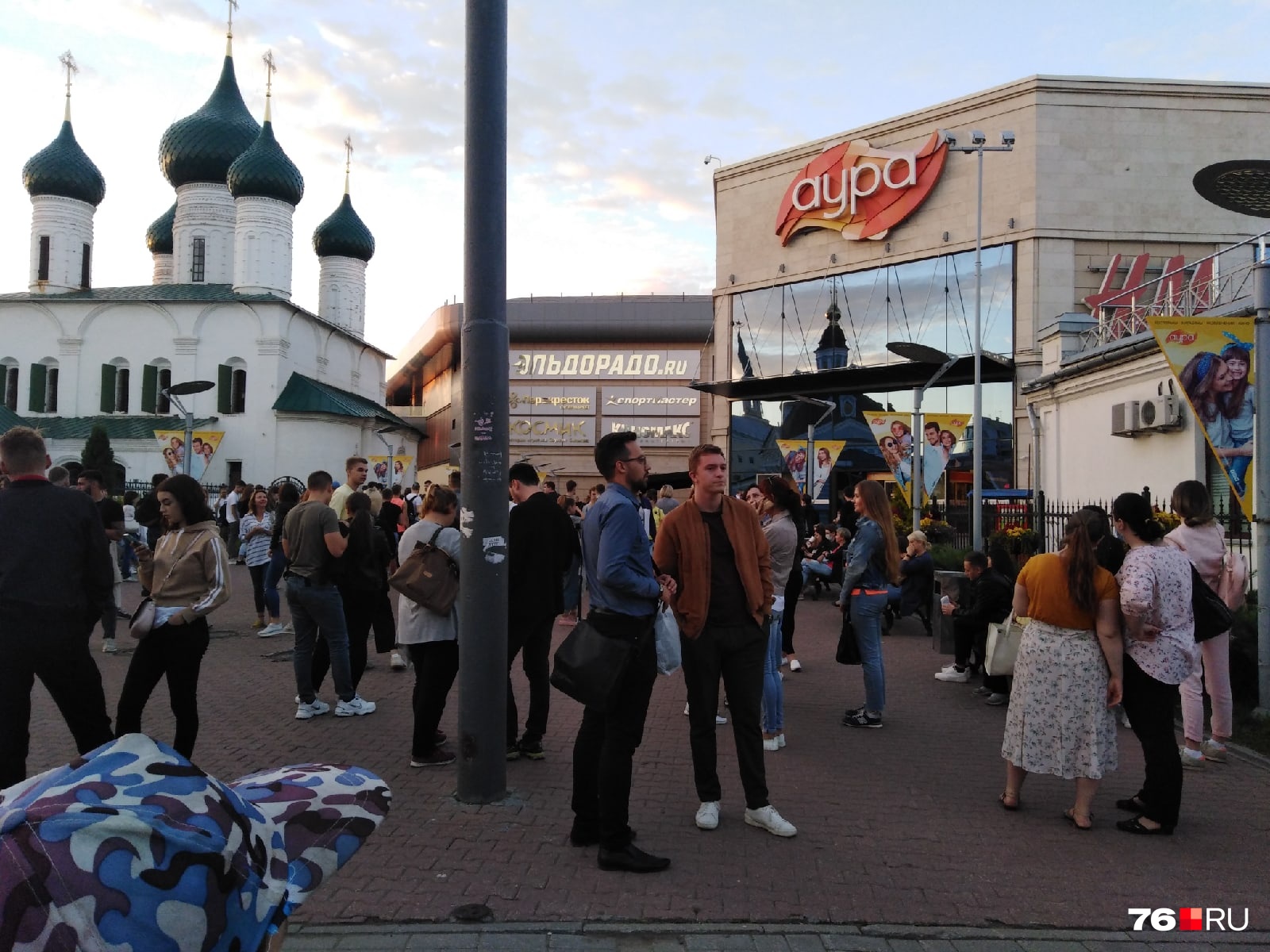 В Ярославле эвакуировали торговый центр «Аура». Что происходит на месте
