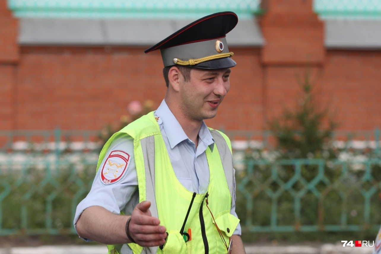 Подъехали даже сотрудники ГИБДД Подъехали даже сотрудники ГИБДД