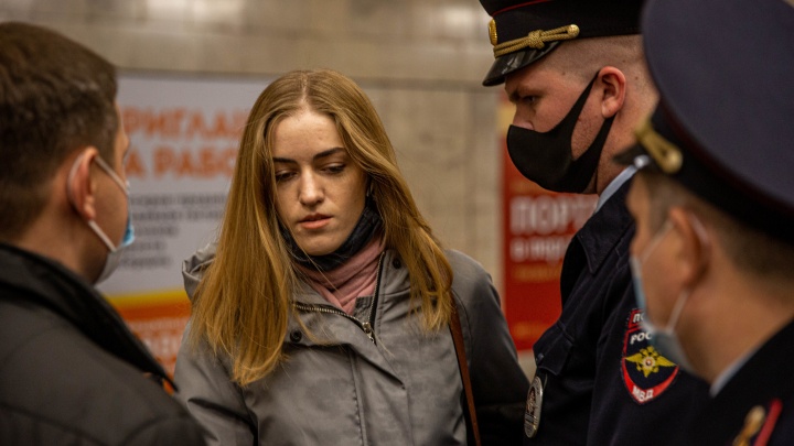 Маски на нос: в метро Новосибирска новый рейд — пассажиров-нарушителей отводят в спецкомнату