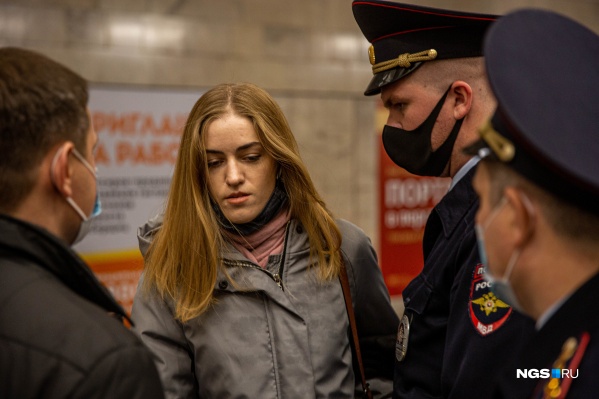 Люди без масок встречаются реже, чем раньше Люди без масок встречаются реже, чем раньше