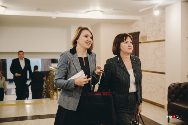 Новый случай заражения коронавирусом в Тюмени не стал поводом для переноса планового отпуска Инны Куликовой (на фото она слева) Новый случай заражения коронавирусом в Тюмени не стал поводом для переноса планового отпуска Инны Куликовой (на фото она слева)