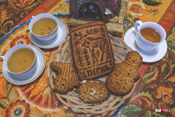 На столе не только пряники собственного производства, но и чай, собранный семьей Вязовых — Кожуховых