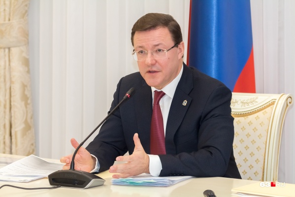 Дмитрий Азаров пообещал, что ясность по работе общепита и торговых центров появится через неделю Дмитрий Азаров пообещал, что ясность по работе общепита и торговых центров появится через неделю
