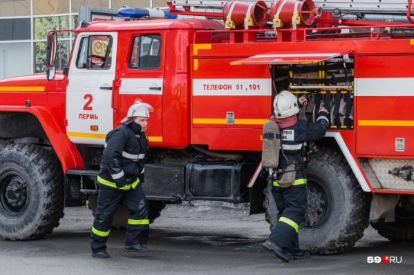 Пожарные справились с огнем за несколько минут Пожарные справились с огнем за несколько минут