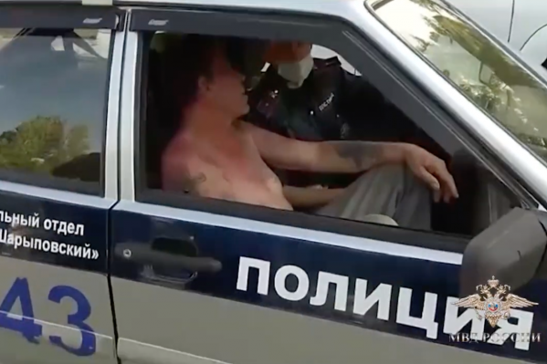 Мужчина был очень пьян Мужчина был очень пьян