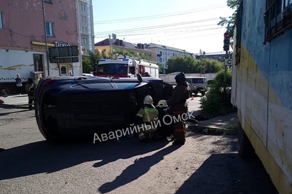 Кроссоверу в этой аварии досталось больше всего Кроссоверу в этой аварии досталось больше всего