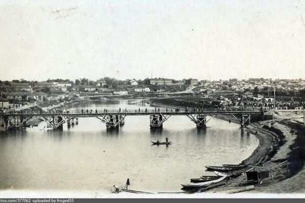Так Николаевский (он же Деревянный) мост выглядел в 1932 году Так Николаевский (он же Деревянный) мост выглядел в 1932 году 