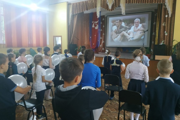 Младшеклассникам демонстрируют кадры трагедии в Беслане Младшеклассникам демонстрируют кадры трагедии в Беслане