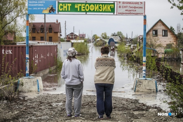 Так выглядел паводок в новосибирских дачных сообществах в 2015 году Так выглядел паводок в новосибирских дачных сообществах в 2015 году