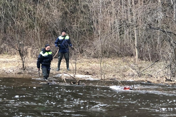 Утонувшего мужчину искали больше сорока человек Утонувшего мужчину искали больше сорока человек