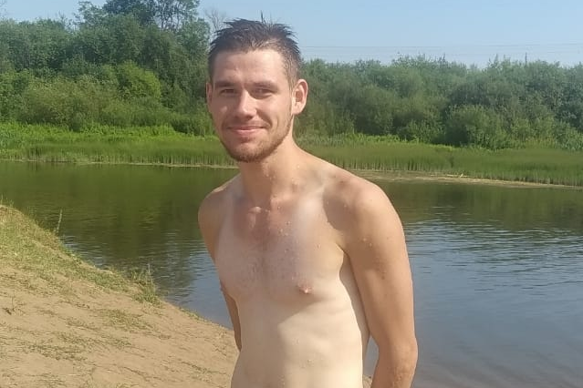 Когда на место приехали спасатели, молодой человек уже достал девочку из воды Когда на место приехали спасатели, молодой человек уже достал девочку из воды