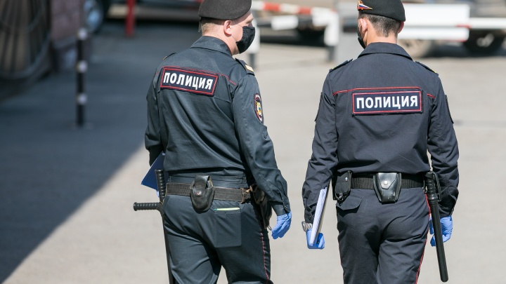 Мужчина с гранатой и в маске напал на офис микрозаймов на улице Октябрьской в Краснодаре