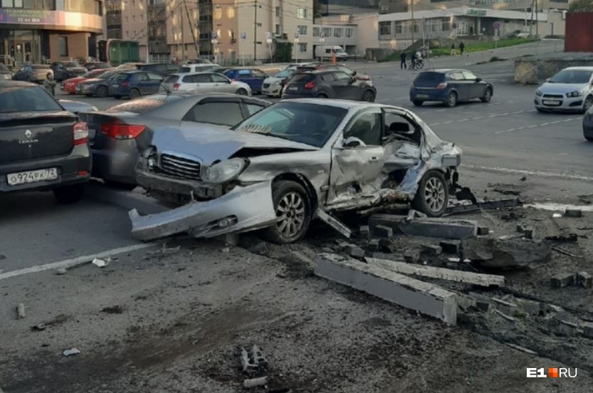 Дорожное видео недели: дорогущее ДТП с Lamborghini, месть обиженного мужа и пируэты на «копейке»