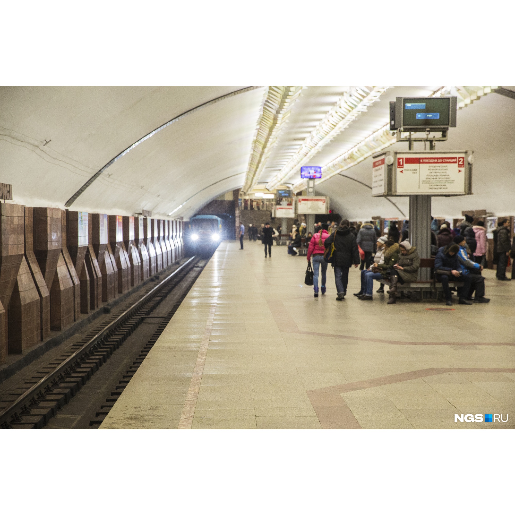 В первые дни после введения режима самоизоляции новосибирский метрополитен увеличивал интервал движения поездов минимум до 6 минут В первые дни после введения режима самоизоляции новосибирский метрополитен увеличивал интервал движения поездов минимум до 6 минут