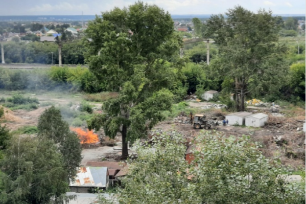 Жители Чемской пожаловались на вонь в прошедшее воскресенье Жители Чемской пожаловались на вонь в прошедшее воскресенье
