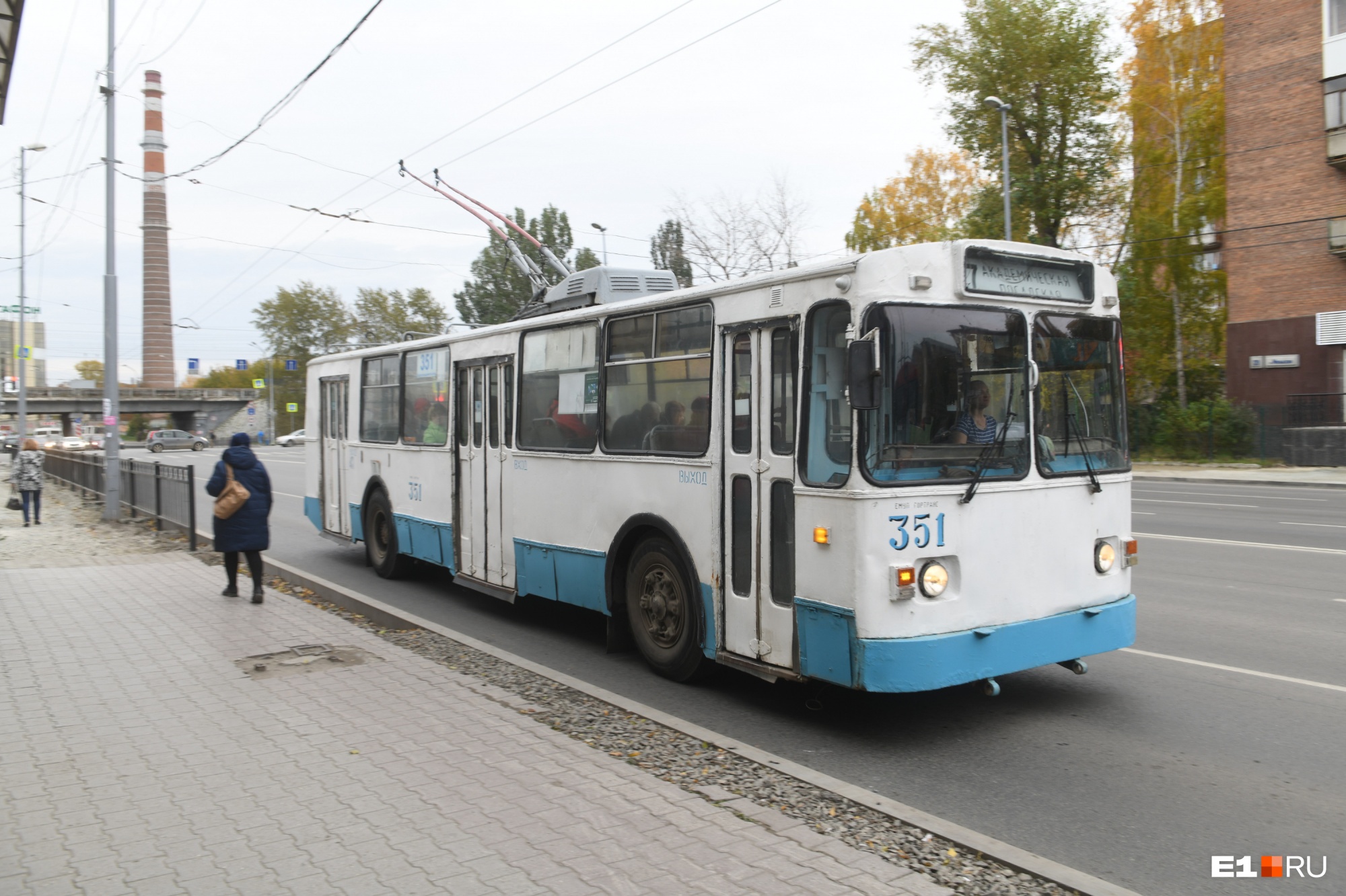 В Екатеринбурге кондуктор в троллейбусе заставила пассажирку купить у нее маску