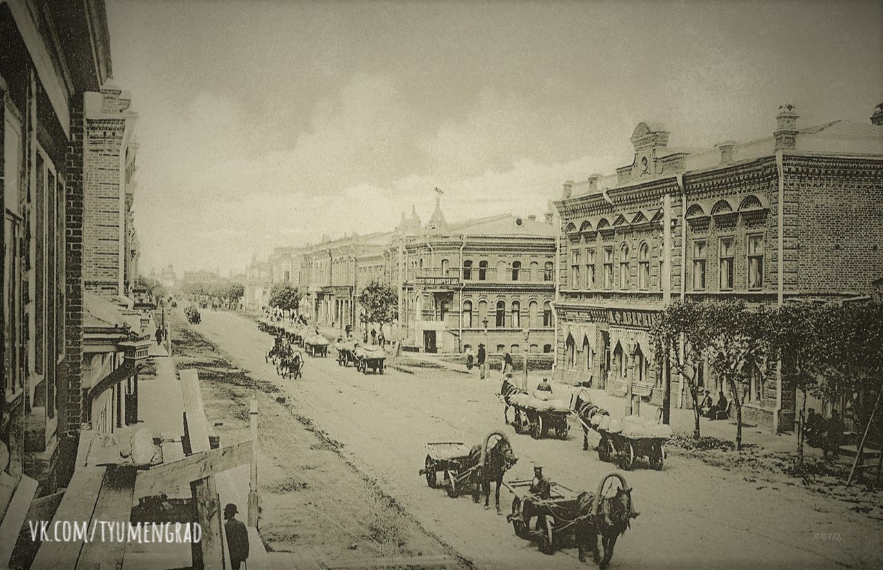 Улица Царская в начале <nobr class="_">ХХ века</nobr>. Это район пересечения с Войновской, которая сейчас называется Кирова. Республики — уникальная улица, свое название она получила еще до советской власти, в тот короткий период, когда Россией управляло Временное правительство<br> Улица Царская в начале <nobr class="_">ХХ века</nobr>. Это район пересечения с Войновской, которая сейчас называется Кирова. Республики — уникальная улица, свое название она получила еще до советской власти, в тот короткий период, когда Россией управляло Временное правительство<br> 