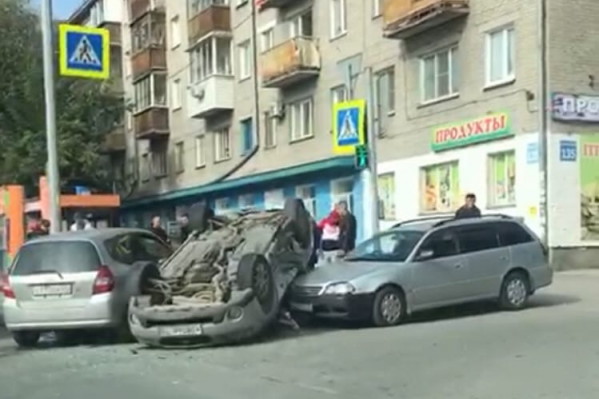 Повреждения разной степени тяжести получили три автомобиля Повреждения разной степени тяжести получили три автомобиля