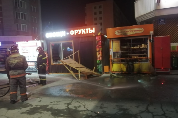 Очевидцы утверждают, что киоски подожгли Очевидцы утверждают, что киоски подожгли
