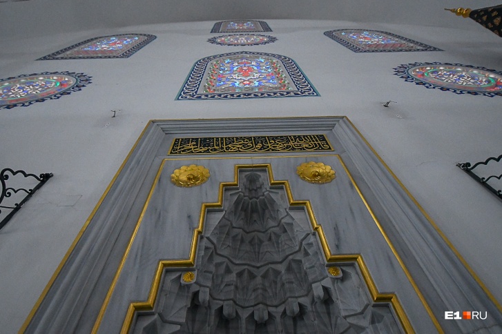 Внутри мечети очень красиво
