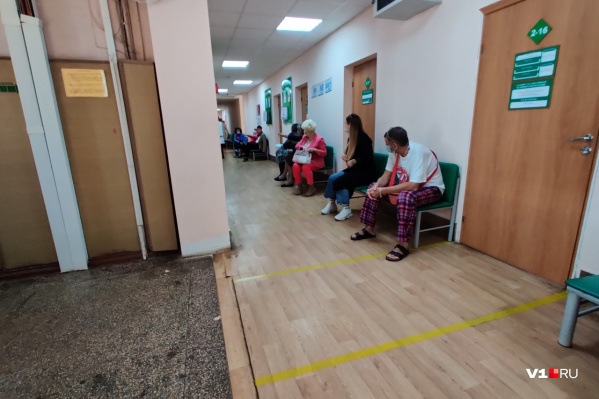 К пациенту с температурой 37 приедет участковый врач, а не скорая К пациенту с температурой 37 приедет участковый врач, а не скорая
