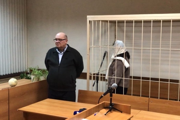 Депутат скрывает лицо от камер Депутат скрывает лицо от камер