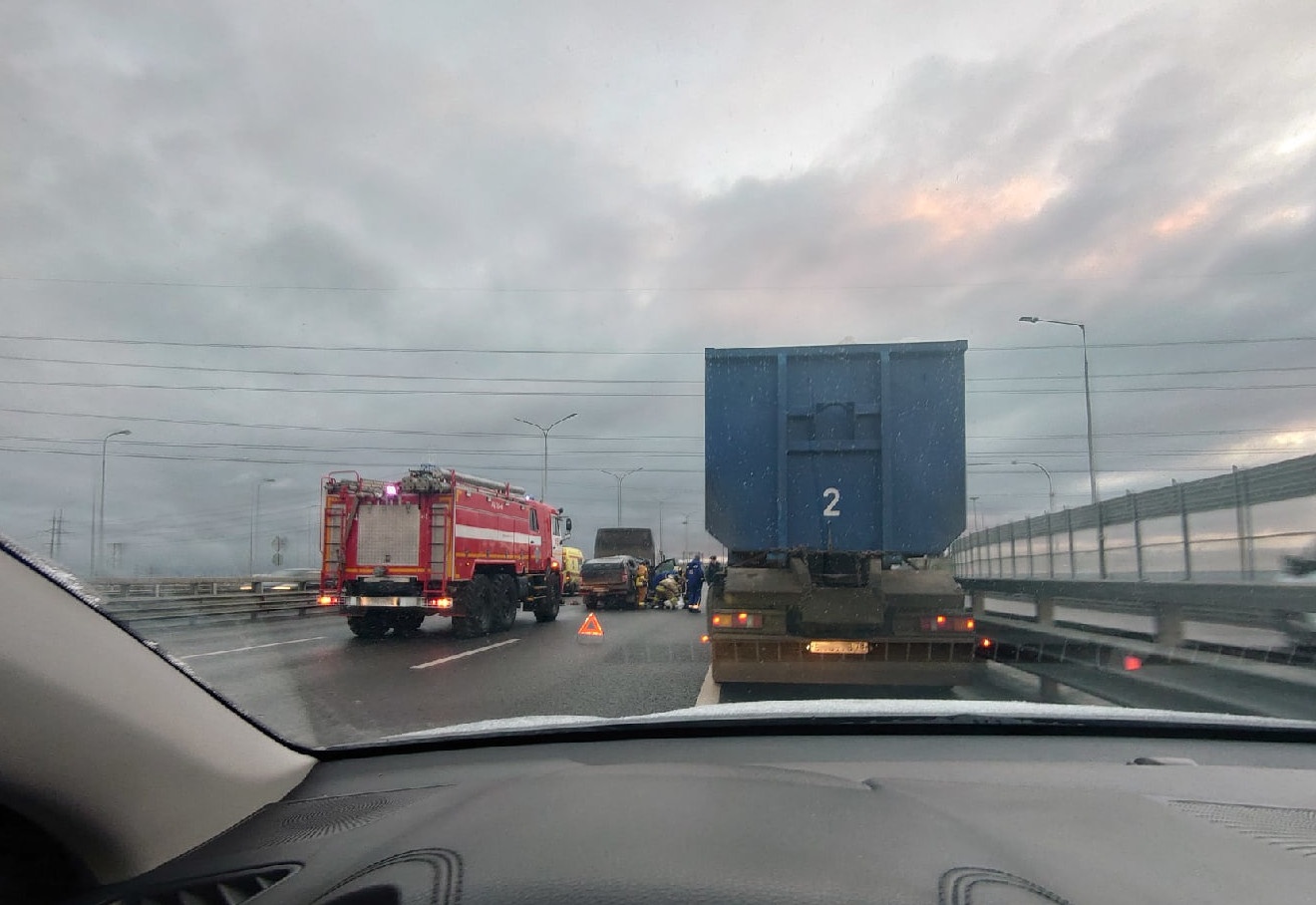 Дтп в питере сегодня со смертельным. Авария с автобусом в СПБ на КАД. Авария на проспекте Энгельса перед КАД. Авария 01.12.2022 на каде около мега Парнас.