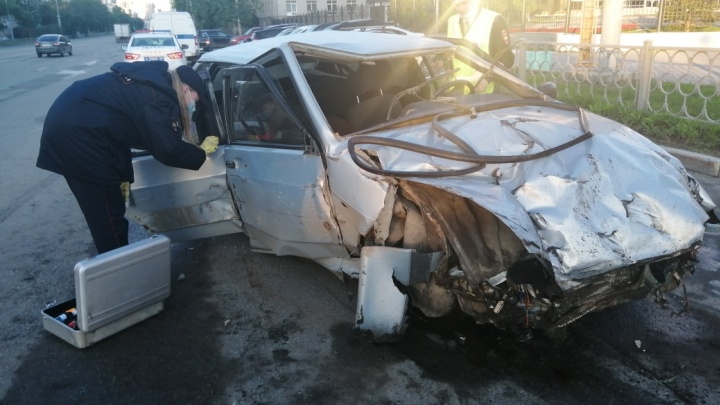 Использовал дедовский метод: в Екатеринбурге подросток угнал и разбил автомобиль