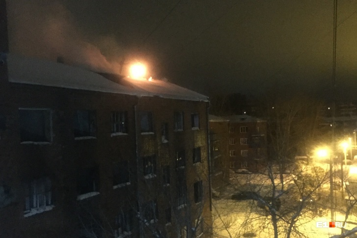 Разваливающееся общежитие на Уралмаше, которое постоянно горит, снесут