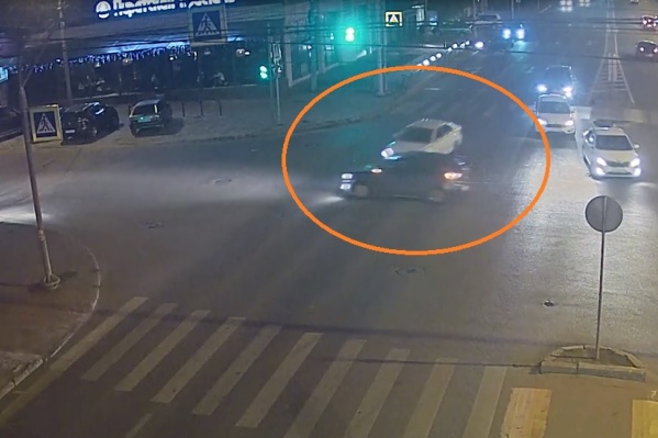 Водитель KIA понадеялся проскочить перекресток Водитель KIA понадеялся проскочить перекресток