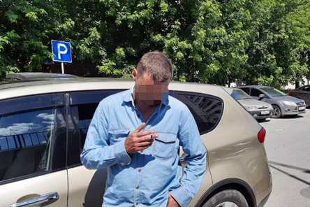 Двое друзей своим поведением привлекли внимание всего двора. Люди сняли это на видео Двое друзей своим поведением привлекли внимание всего двора. Люди сняли это на видео