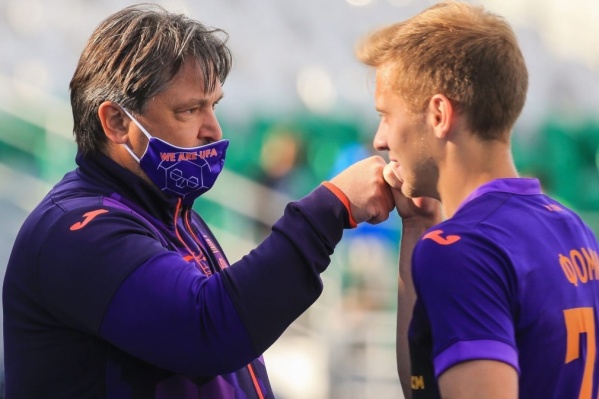 Спортсмены готовятся к очередной домашней игре Спортсмены готовятся к очередной домашней игре