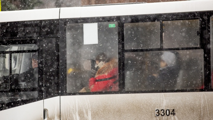 «Это очень опасно»: ярославцы пожаловались властям на автобус-разносчик COVID-19