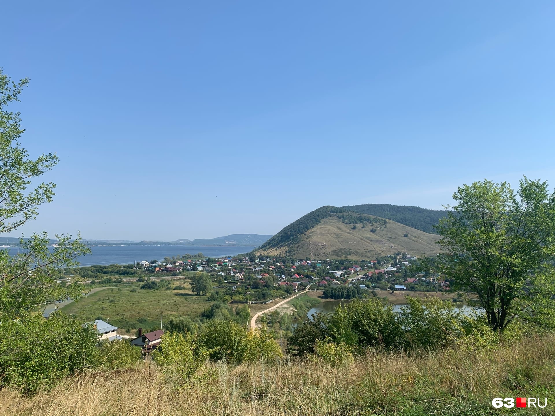 Вид на Монастырскую гору и село Вид на Монастырскую гору и село
