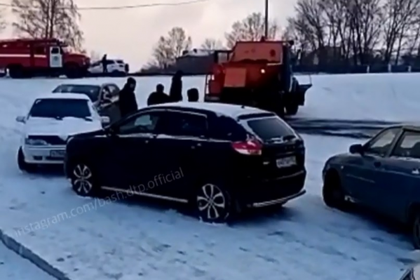 Из-за гололеда некоторые машины попали в ДТП Из-за гололеда некоторые машины попали в ДТП 