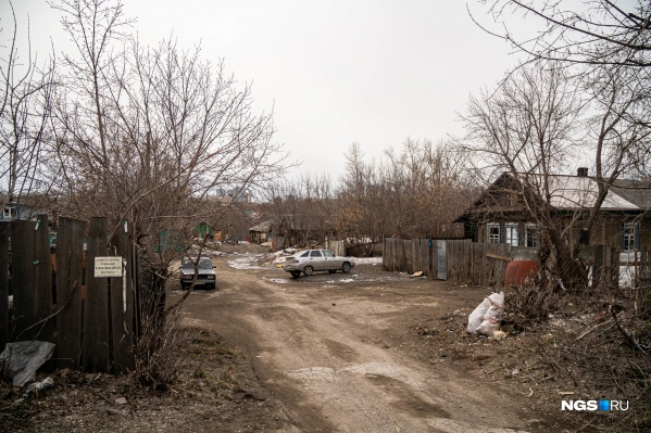 На участке ещё остаются жилые дома, когда их снесут, в компании-застройщике не пояснили На участке ещё остаются жилые дома, когда их снесут, в компании-застройщике не пояснили