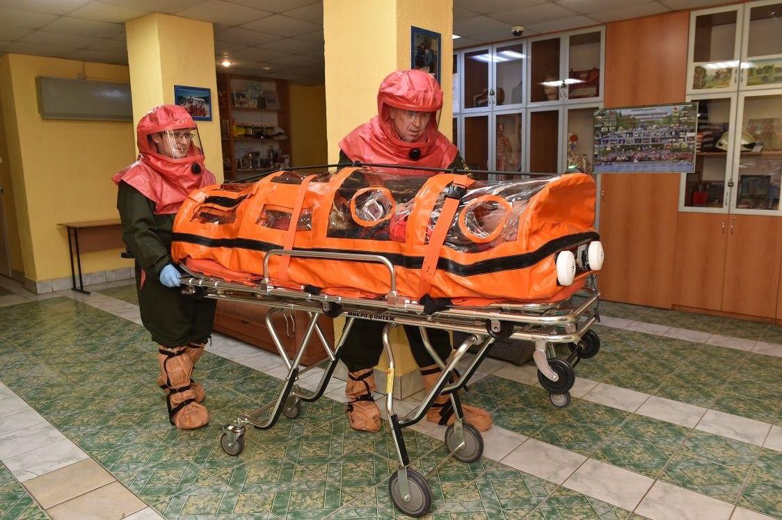 Пациентов эвакуировали в изолирующих боксах Пациентов эвакуировали в изолирующих боксах